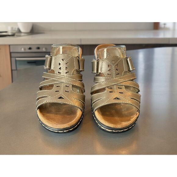 Clarks Bendables Women's Sandals Shoes Flats Slip-Ons Size 6.5 Bronze - Picture 3 of 3